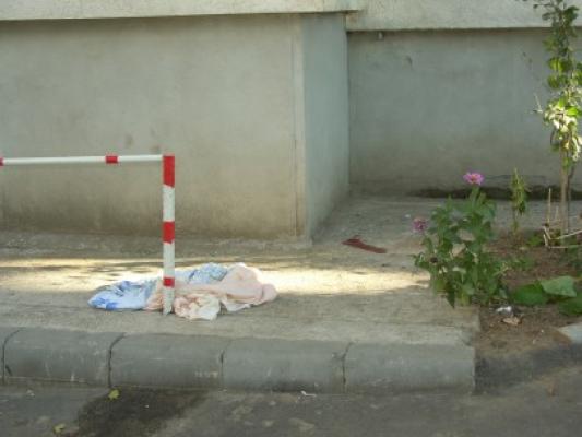 Tânăra căzută de la etaj, în zona Abator, a ieşit din comă şi a fost externată
